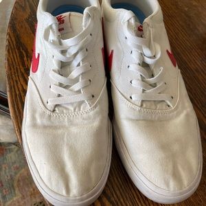 Nike men’s canvas size 13 shoe